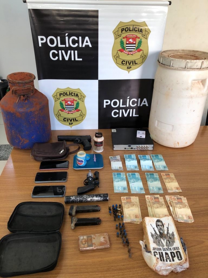 DEIC de Araçatuba prende pessoa ligada ao Setor de Progresso da facção criminosa por tráfico de drogas e posse de arma de fogo