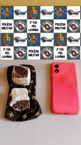 POLÍCIA MILITAR PRENDE MULHER POR TRÁFICO DE DROGAS EM LAVÍNIA