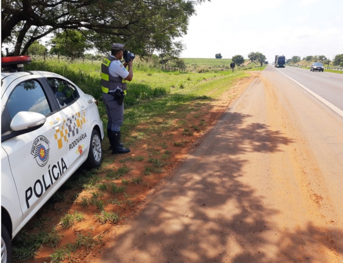 Operação Impacto Finados: Radar portátil flagra mais de 700 infratores em excesso de velocidade ne região de Araçatuba