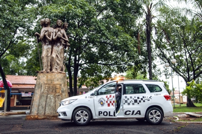 Ladrões furtam 400 metros de fiação da Praça José Yarid em Andradina