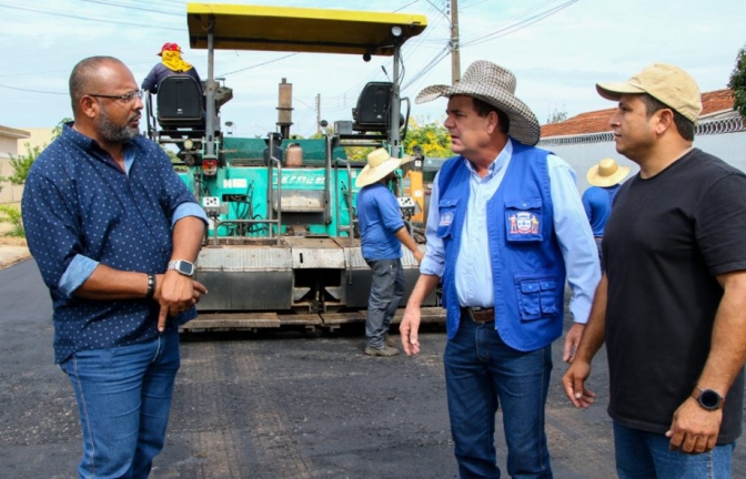 Com recursos próprios, Prefeitura de Três Lagoas realiza recapeamento nos bairros Jardim Alvorada, Jardim Angélica e Vila Alegre