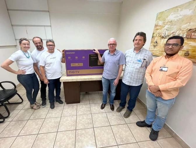 Instituto Casa do Pai doa televisor para instalação de painel eletrônico no pronto-socorro da Santa Casa de Araçatuba