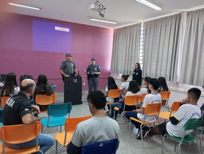 POLÍCIA MILITAR REALIZA ELETIVA EM ESCOLA ESTADUAL DE TUPI PAULISTA