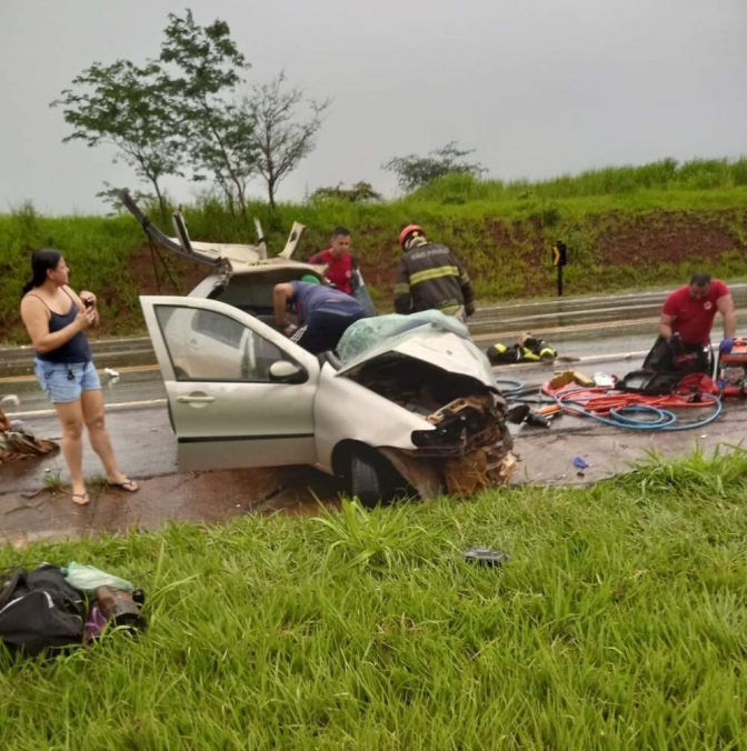 Em Andradina Bombeiros resgatam condutor de acidente na SP 563 em frente a fazenda Guanabara