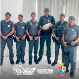 RECÉM-NASCIDO É RESGATADO POR POLICIAIS MILITARES APÓS SER ABANDONADO EM LIXO EM BIRIGUI/SP
