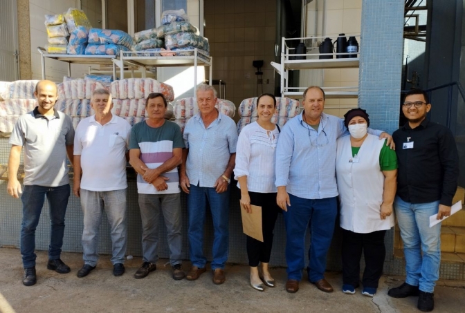 Santa Casa de Araçatuba recebe alimentos arrecadados na Festa do Peão de Bilac