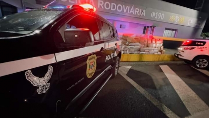 EM SANTA MERCEDES AÇÃO CONJUNTA ENTRE A POLÍCIA CIVIL E POLÍCIA  MILITAR RODOVIÁRIA APREENDE DUAS TONELADAS E 540 QUILOS DE DROGA MACONHA