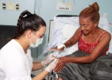 Trabalho Social na Santa Casa de Andradina Eleva o Ânimo de Pacientes Acamados