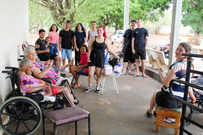 Interact Club de Andradina Urubupungá realiza visita ao Asilo São Vicente de Paula