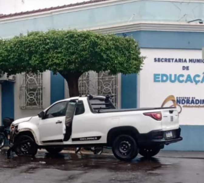 Acidente de trânsito na esquina da rua Paes Leme com e rua São Paulo em Andradina