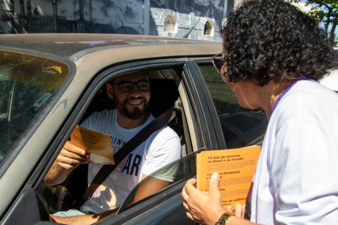 SMAS de TL realiza blitz em alusão ao “Dia Internacional da Não Violência Contra a Mulher” e à Campanha “16 Dias de Ativismo”