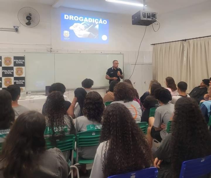 POLÍCIA CIVIL REALIZA PALESTRA SOBRE PREVENÇÃO AO USO DE DROGAS EM ESCOLA DO PROGRAMA DE ENSINO INTEGRAL EM SÃO JOÃO DO PAU D&#039;ALHO