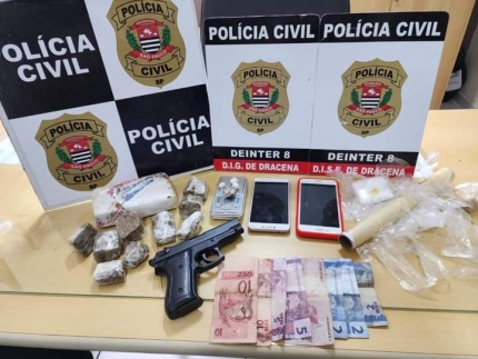 POLÍCIA CIVIL CUMPRE MANDADO DE BUSCA E APREENDE DROGAS, DINHEIRO, CELULARES, BALANÇA DE PRECISÃO E SIMULACRO DE ARMA FOGO EM DRACENA