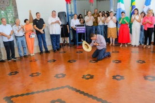 Prefeito de TL Angelo Guerreiro inaugura Paço Municipal, asfalto da 2ª lagoa e anuncia iluminação em LED