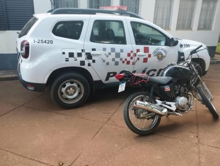 POLÍCIA MILITAR EM PAULICÉIA RECUPERA MOTO FURTADA DESDE 2013 E PRENDE HOMEM POR RECEPTAÇÃO