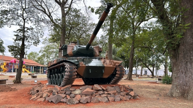 Em Andradina tanque de Guerra é transferido para a Praça do &quot; Tiro de Guerra &quot;