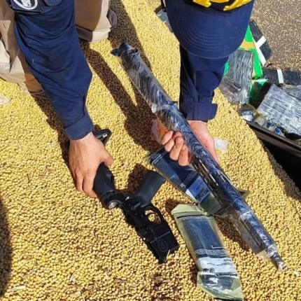 Polícia Rodoviária Federal de Três Lagoas  apreende mais de 4 toneladas de drogas e fuzil em caminhão abordado por irregularidade