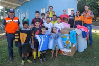 Defesa Civil de Três Lagoas encerra Campanha do Agasalho com distribuição de peças no Distrito de Arapuá