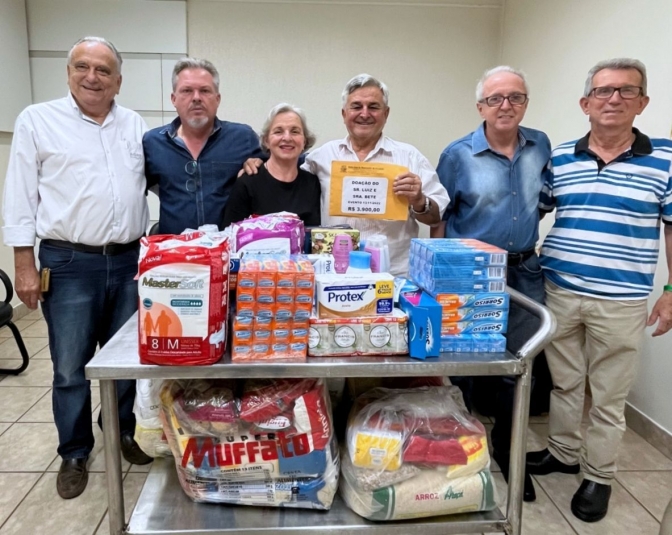 Casal faz festa de aniversário e pede de presente, doações para oncologia da Santa Casa de Araçatuba