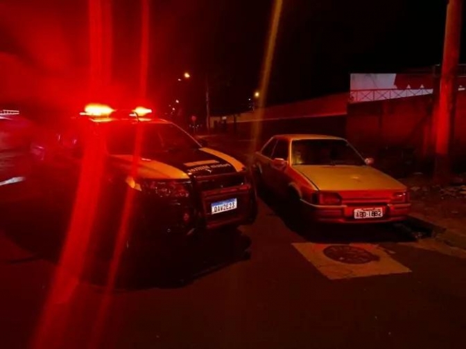 Carro com placa adulterada com fita isolante é encontrada durante rondas pelo Pelotão de Trânsito de Três Lagoas