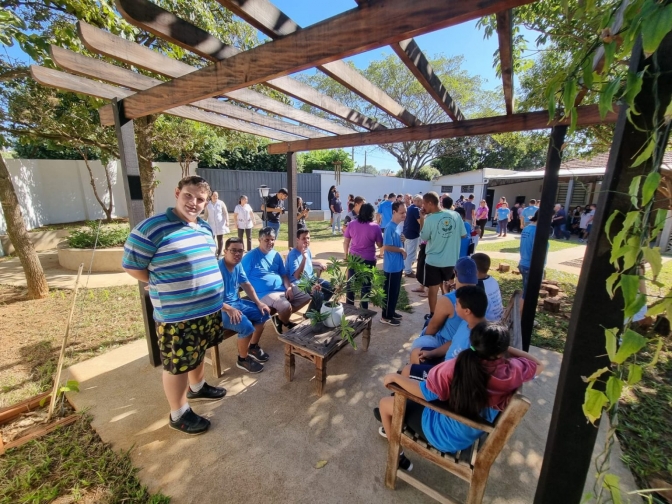 APAE de Mirandópolis inaugura Jardim Sensorial para favorecer terapias ao ar livre