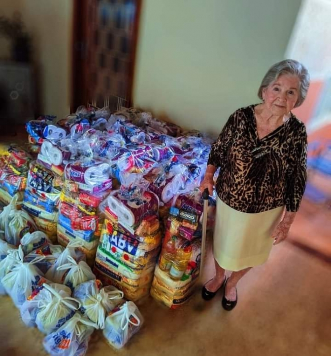 Em Castilho conheça Dona Geni, a matriarca que comemorou seus 90 anos doando cestas básicas