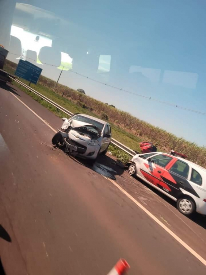 Viatura da Polícia Civil de Castilho é atingida por carro de passeio na Rodovia Marechal Rondon