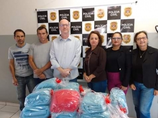 POLICIA CIVIL DE FLÓRIDA PAULISTA PARTICIPA DA CAMPANHA DO AGASALHO 2023