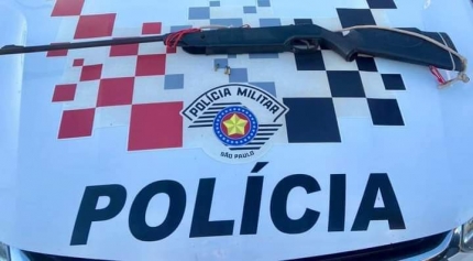 Em Castilho, homem é preso com arma de fogo e ao ser flagrado pilotando moto embriagado