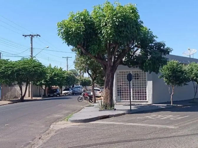 Menina de 5 anos é deixada sozinha em ponto de ônibus na volta da escola em Buritama