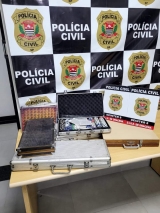 POLÍCIA CIVIL APREENDE MATERIAIS DE JOGOS DE CARTA EM CASA SUSPEITA DE PROMOVER JOGATINA ILEGAL APÓS DENÚNCIA EM DRACENA