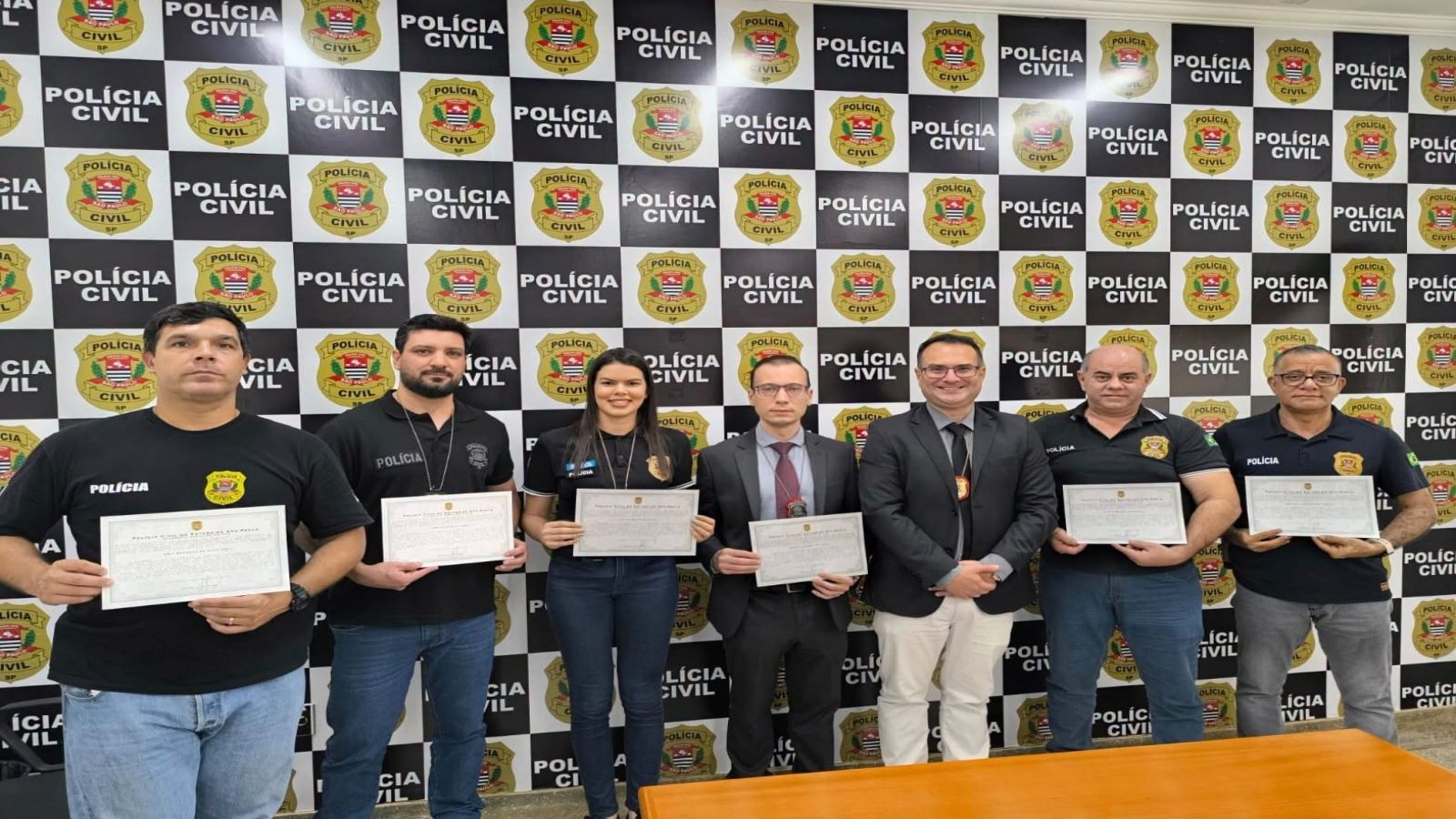 POLÍCIA CIVIL CONCEDE ELOGIOS FORMAIS A POLICIAIS POR TRABALHO INVESTIGATIVO EM TUPI PAULISTA