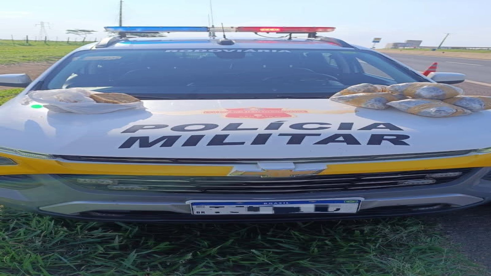 POLICIAMENTO RODOVIÁRIO E 8º BAEP PRENDEM DUPLA COM MAIS DE 15 KG DE DROGAS EM PRESIDENTE VENCESLAU