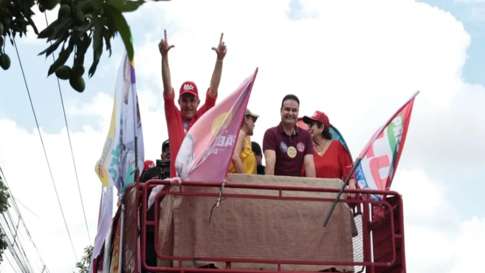 Vander Loubet encerra campanha ao Senado com mega carreata nas Moreninhas