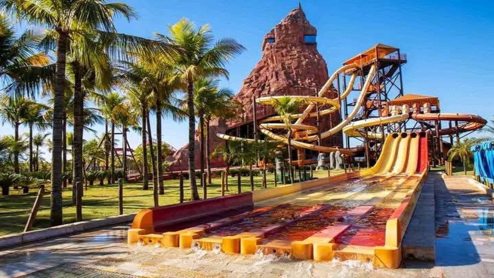 MUTIRÃO DE EMPREGOS OFERECE VAGAS NO PARQUE ACQUALINDA EM ANDRADINA 