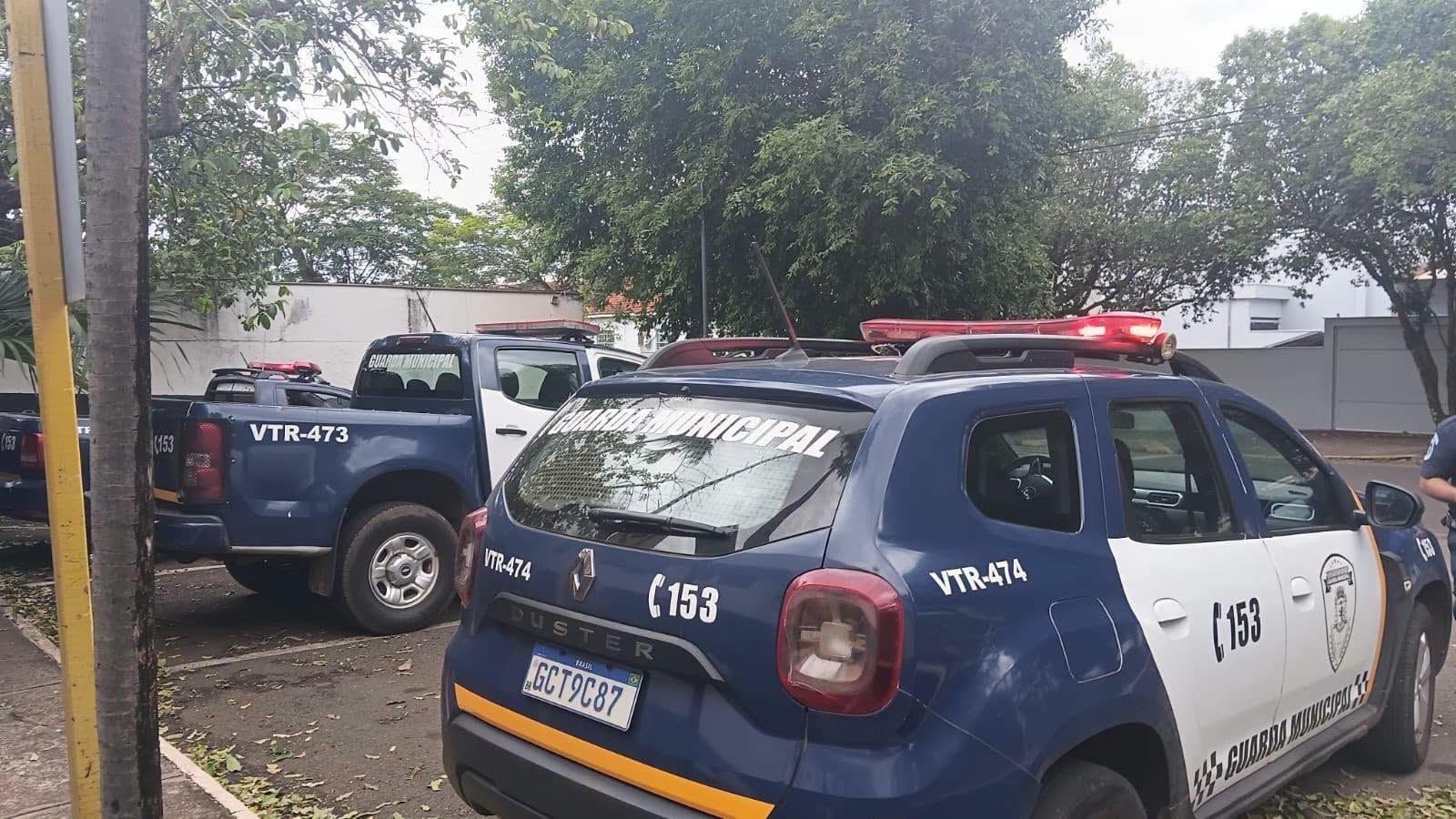 Guarda Civil Municipal de IIha Solteira prende em flagrante um indivíduo que estaria praticando tráfico de drogas nas proximidades da Escola Norte