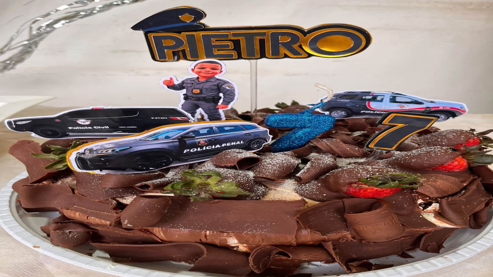 CRIANÇA FÃ DA POLÍCIA RECEBE HOMENAGEM ESPECIAL NO DIA DO ANIVERSÁRIO EM MIRANDÓPOLIS