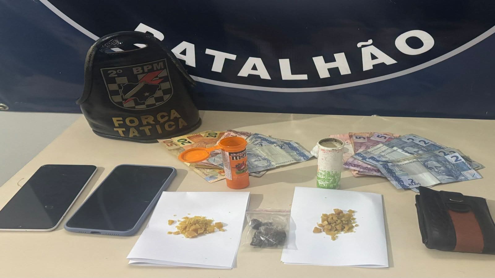 Polícia Militar prende 02 jovens por tráfico de drogas durante abordagem na Vila Piloto em Três Lagoas 
