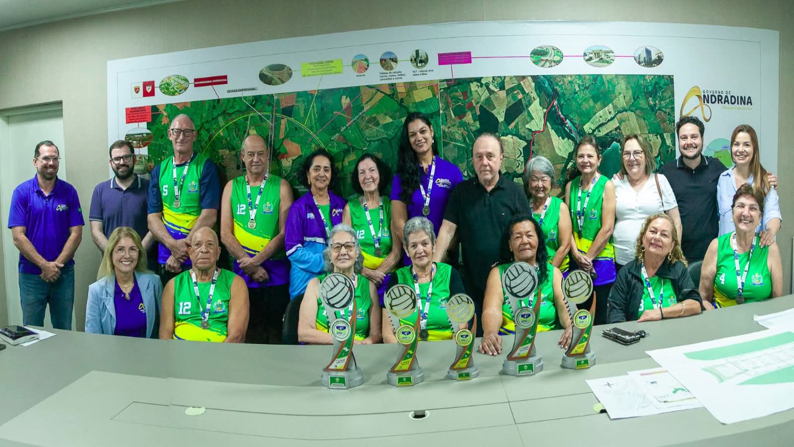 Prefeito de Andradina Mário Celso parabeniza o Vôlei Adaptado pela conquista de 5 troféus 