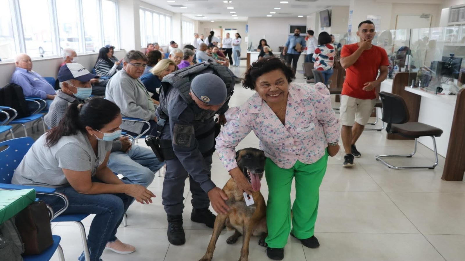EM PRESIDENTE PRUDENTE, CÃO DO CANIL DO 8º BAEP LEVA CARINHO E ESPERANÇA A PACIENTES DO HOSPITAL DE ESPERANÇA