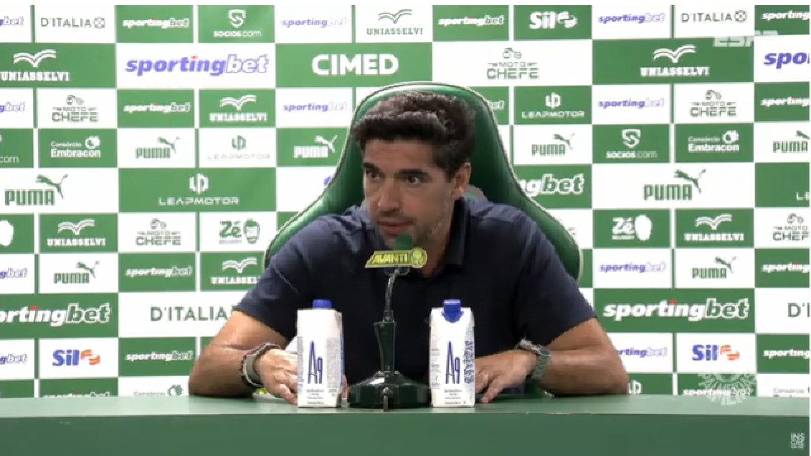 Abel pressionado no Palmeiras? Jornais de Portugal se surpreendem com 'contexto curioso' após organizada pedir demissão