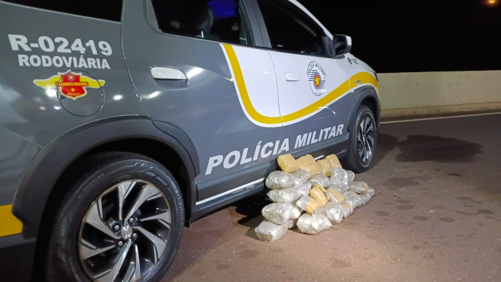 Polícia Rodoviária Estadual de Andradina prende passageira Boliviana com 33 pacotes de shunk na rodovia SP 300